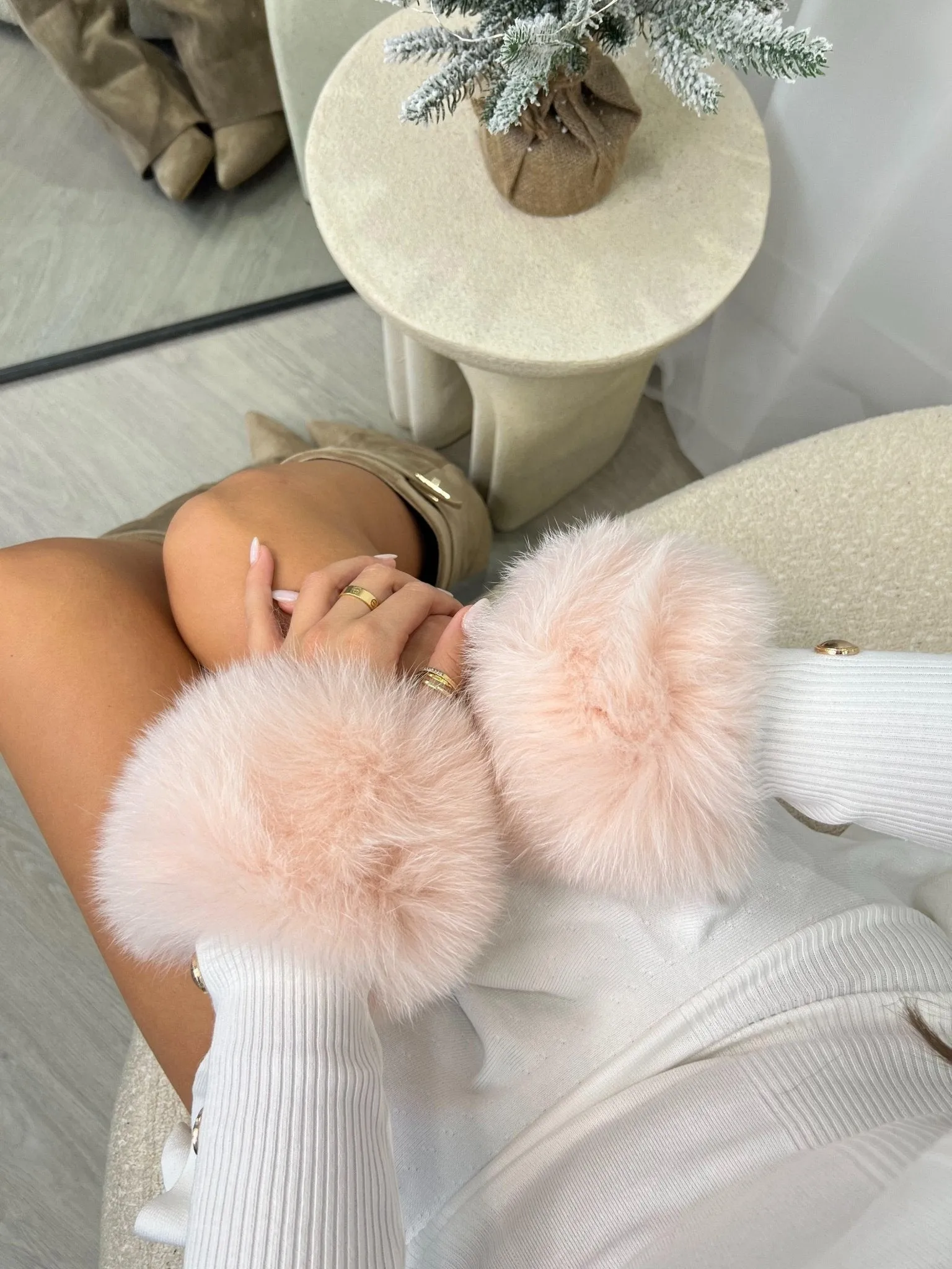 Light Pink Snap Band Luxury Fur Cuffs