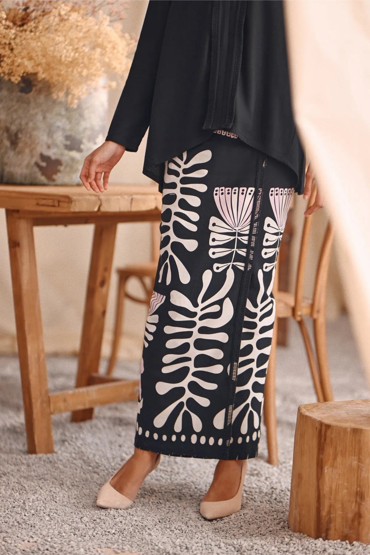 The Bayu Women Kebaya Top - Black