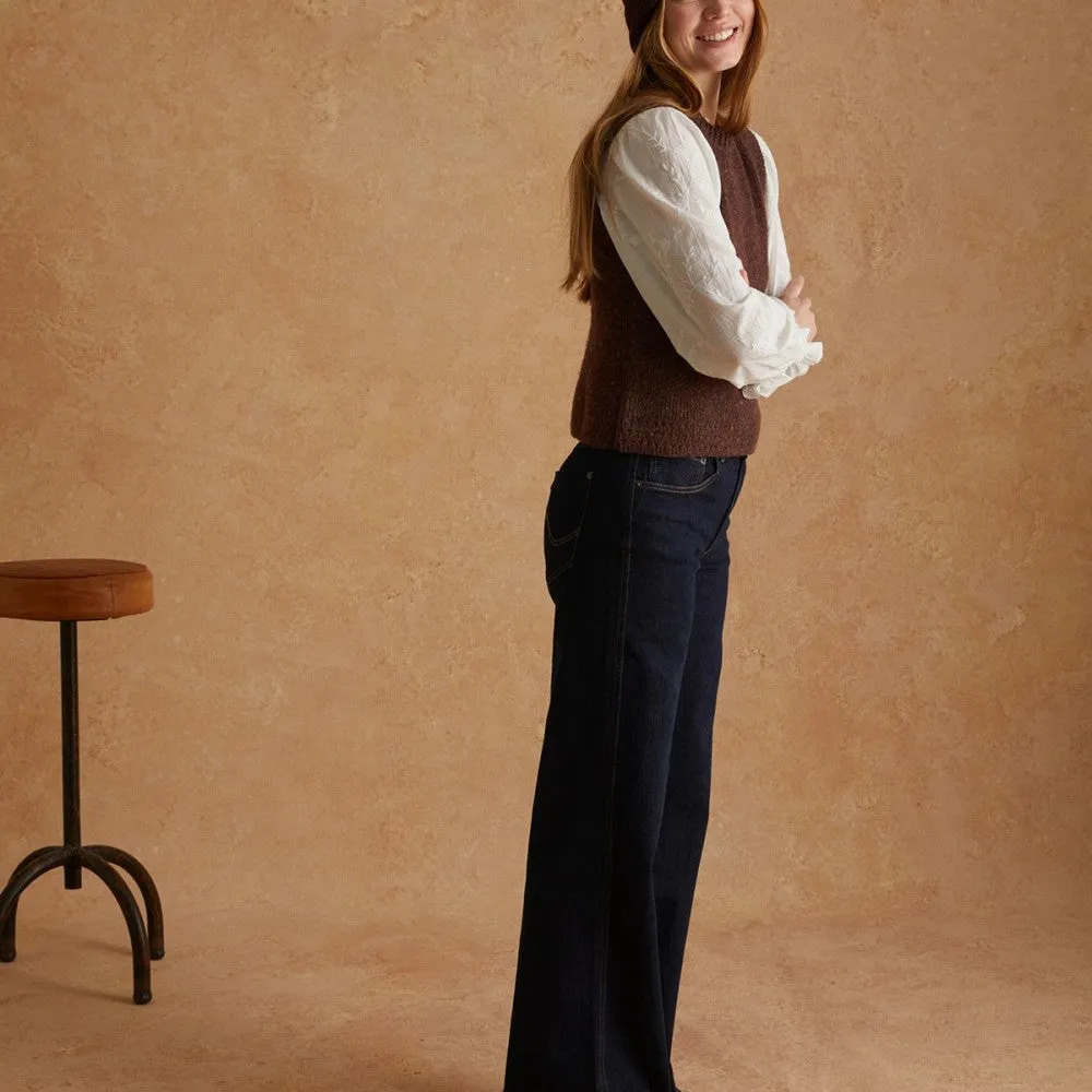 Wide-leg jeans in dark denim by Yerse